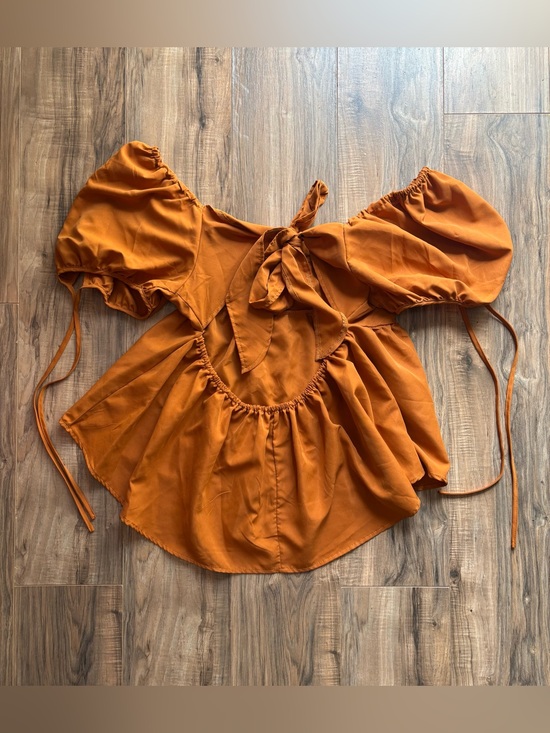 SHEIN Tops - Copper Orange SHEIN top with tie puff sleeves and open back with wide band tie.